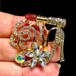 👠✨Fashion brooch shoe and lipstick
